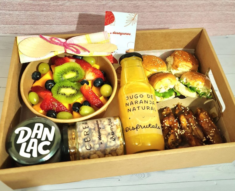 Desayuno Clásico con Alitas – desayuno sorpresa a domicilio